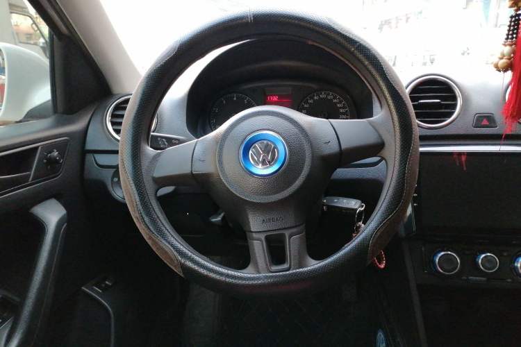 Used Volkswagen Jetta 2015 Zhuihui Edition 1.4L Manual Fashion Model Steering Wheel