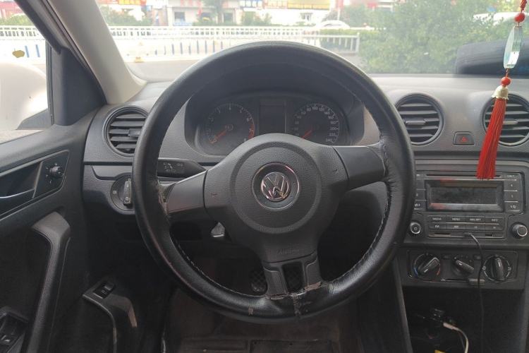 Used Volkswagen Jetta 2015 Zhuihui Edition 1.4L Manual Fashion Model Steering Wheel