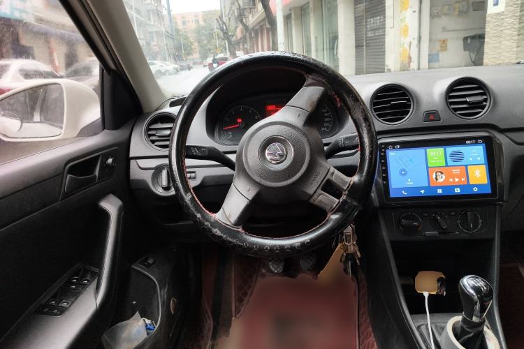 Used Volkswagen Jetta 2015 Zhuihui Edition 1.4L Manual Fashion Model Steering Wheel
