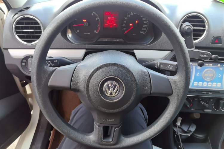 Used Volkswagen Jetta 2015 Zhuihui Edition 1.6L Manual Comfort Model Steering Wheel