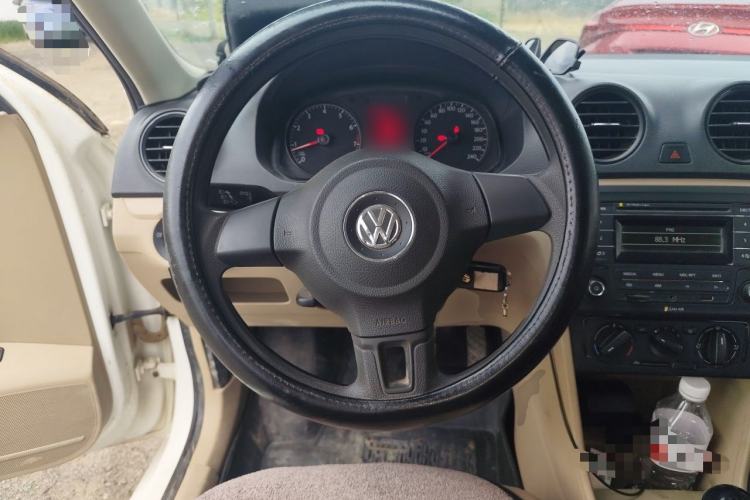 Used Volkswagen Jetta 2015 Zhuihui Edition 1.4L Manual Fashion Model Steering Wheel