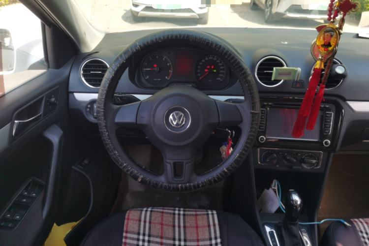 Used Volkswagen Jetta 2015 Value Edition 1.6L Automatic Comfort Version Steering Wheel