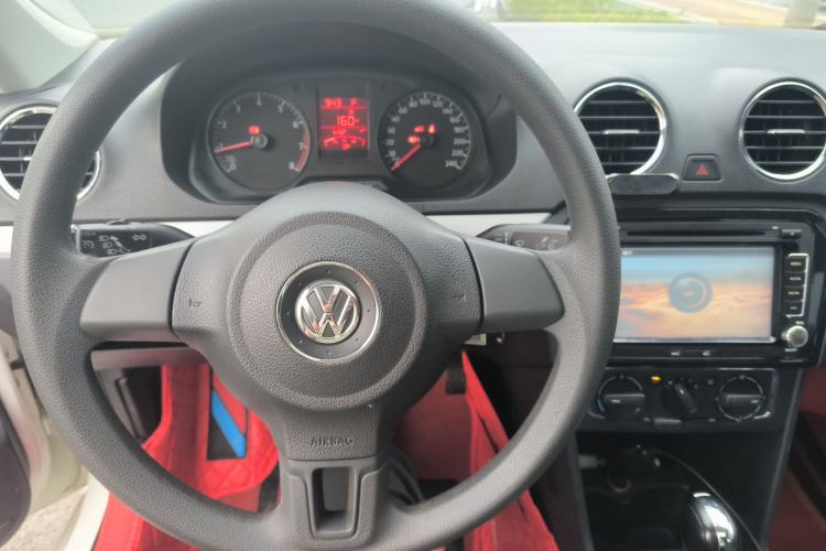 Used Volkswagen Jetta 2015 Value Edition 1.6L Automatic Comfort Version Steering Wheel
