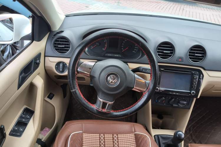 Used Volkswagen Jetta 2015 Value Edition 1.6L Manual Fashionable Style Steering Wheel