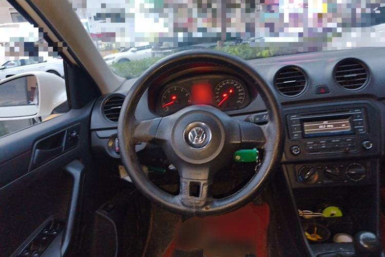 Used Volkswagen Jetta 2015 Zhuihui Edition 1.4L Manual Fashion Model Steering Wheel