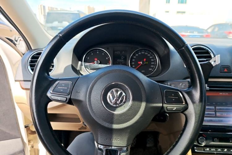 Used Volkswagen Jetta 2015 1.6L Automatic Luxury Model Steering Wheel