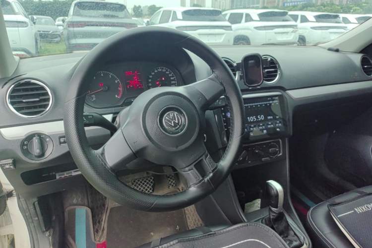 Used Volkswagen Jetta 2015 Value Edition 1.6L Automatic Comfort Version Steering Wheel