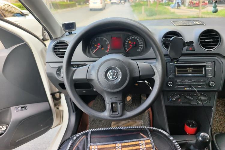 Used Volkswagen Jetta 2015 Zhuihui Edition 1.4L Manual Fashion Model Steering Wheel