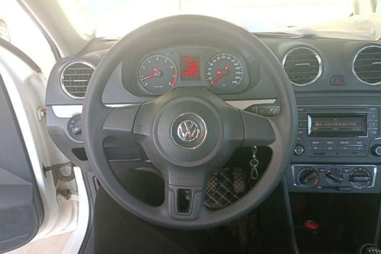 Used Volkswagen Jetta 2015 1.6L Manual Comfort Model Steering Wheel