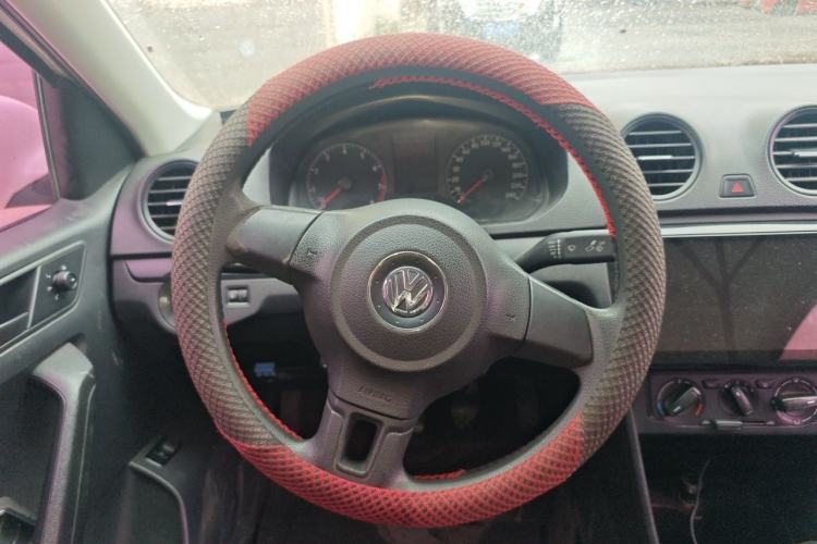 Used Volkswagen Jetta 2015 1.6L Manual Fashion Edition Steering Wheel