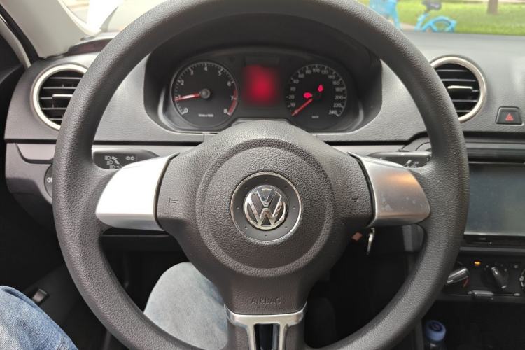 Used Volkswagen Jetta 2015 Zhuihui Edition 1.4L Manual Fashion Model Steering Wheel