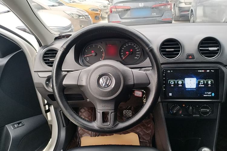 Used Volkswagen Jetta 2015 Zhuihui Edition 1.4L Manual Fashion Model Steering Wheel