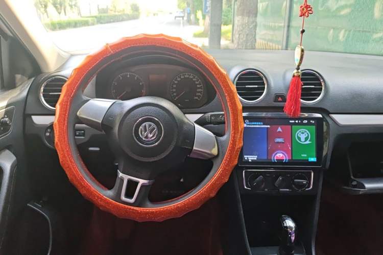 Used Volkswagen Jetta 2015 Value Edition 1.6L Automatic Comfort Version Steering Wheel