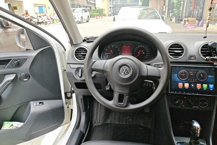 Used Volkswagen Jetta 2015 Value Edition 1.6L Automatic Comfort Version Steering Wheel