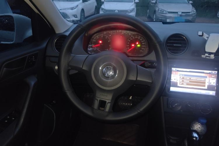 Used Volkswagen Jetta 2015 Value Edition 1.6L Automatic Fashion Version Steering Wheel
