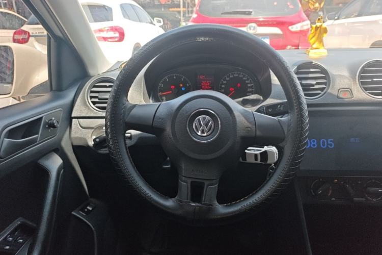 Used Volkswagen Jetta 2015 Value Edition 1.6L Manual Fashionable Style Steering Wheel