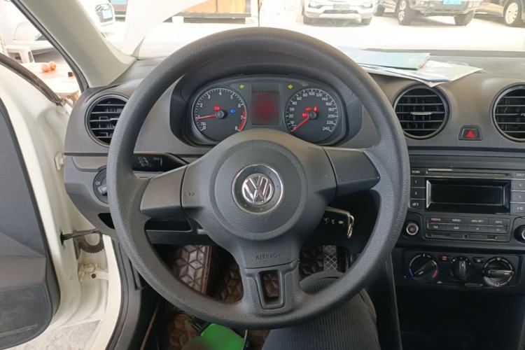 Used Volkswagen Jetta 2015 Zhuihui Edition 1.4L Manual Fashion Model Steering Wheel