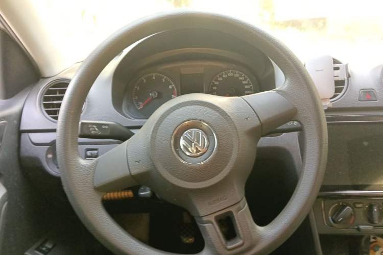 Used Volkswagen Jetta 2015 Value Edition 1.6L Manual Fashionable Style Steering Wheel