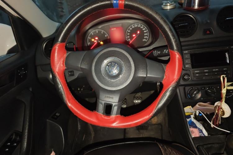 Used Volkswagen Jetta 2015 Zhuihui Edition 1.4L Manual Fashion Model Steering Wheel