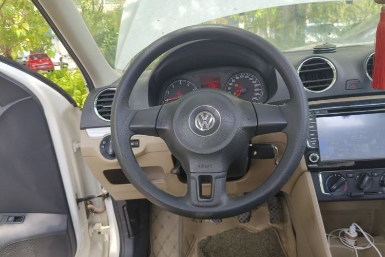 Used Volkswagen Jetta 2015 1.6L Manual Fashion Edition Steering Wheel