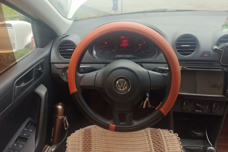 Used Volkswagen Jetta 2015 1.6L Manual Fashion Edition Steering Wheel