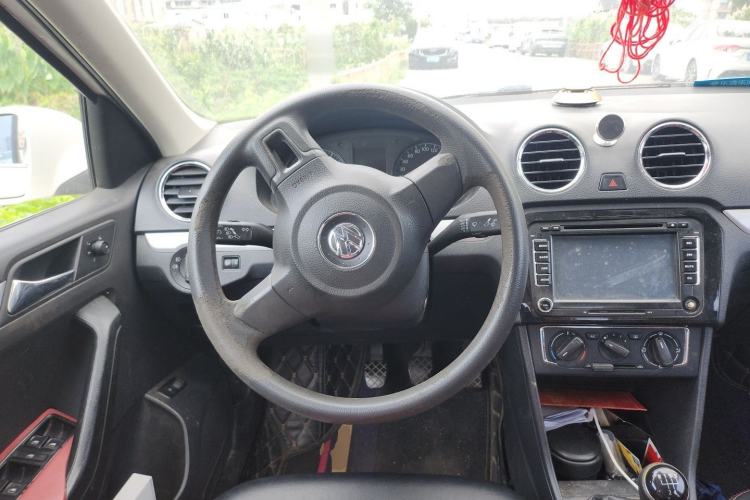 Used Volkswagen Jetta 2015 1.6L Manual Comfort Model Steering Wheel
