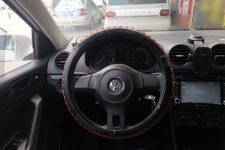 Used Volkswagen Jetta 2015 Zhuihui Edition 1.4L Manual Fashion Model Steering Wheel
