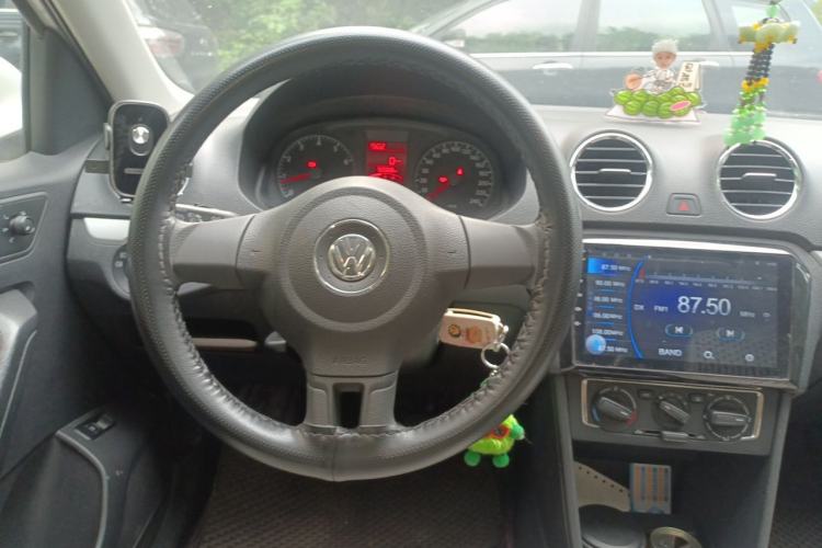 Used Volkswagen Jetta 2015 Zhihui Edition 1.4L Manual Comfort Model Steering Wheel