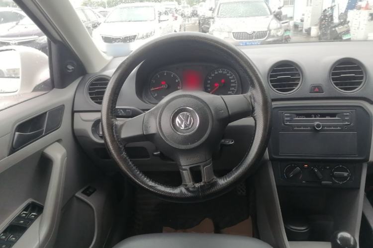 Used Volkswagen Jetta 2015 1.6L Manual Fashion Edition Steering Wheel