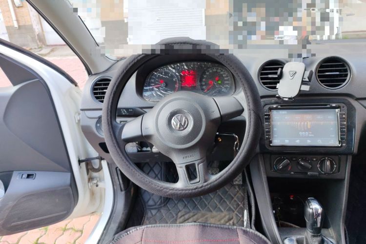 Used Volkswagen Jetta 2015 Value Edition 1.6L Automatic Fashion Version Steering Wheel