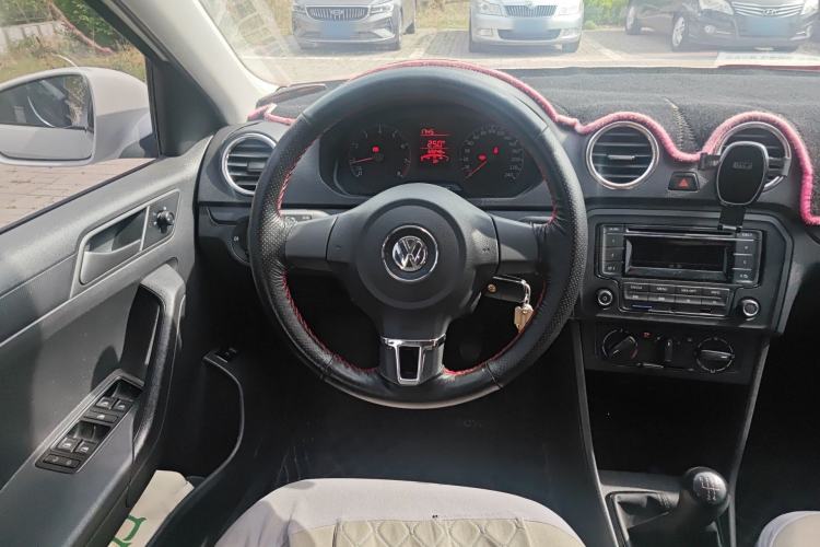 Used Volkswagen Jetta 2015 Value Edition 1.6L Manual Fashionable Style Steering Wheel