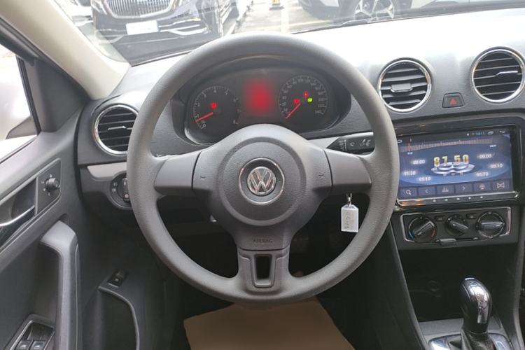 Used Volkswagen Jetta 2015 Value Edition 1.6L Automatic Comfort Version Steering Wheel