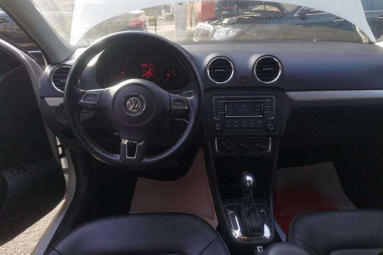 Used Volkswagen Jetta 2015 Value Edition 1.6L Automatic Comfort Version Steering Wheel