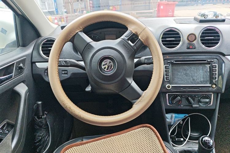 Used Volkswagen Jetta 2015 Zhihui Edition 1.4L Manual Comfort Model Steering Wheel