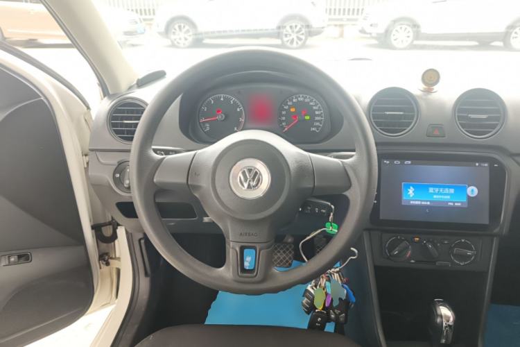 Used Volkswagen Jetta 2015 Value Edition 1.6L Automatic Fashion Version Steering Wheel
