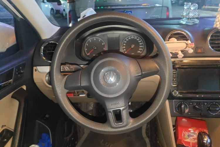 Used Volkswagen Jetta 2015 1.6L Automatic Comfort Model Steering Wheel