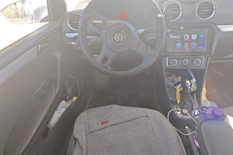 Used Volkswagen Jetta 2015 Value Edition 1.6L Automatic Comfort Version Steering Wheel