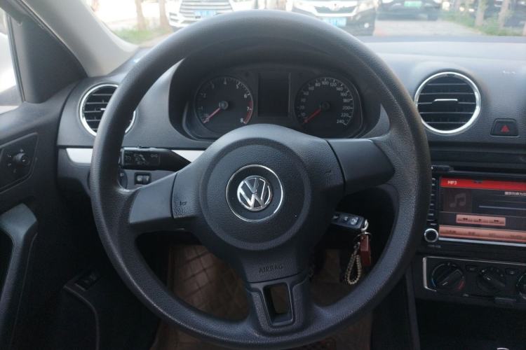 Used Volkswagen Jetta 2015 Value Edition 1.6L Automatic Comfort Version Steering Wheel