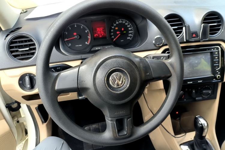 Used Volkswagen Jetta 2015 1.6L Automatic Fashion Model Steering Wheel