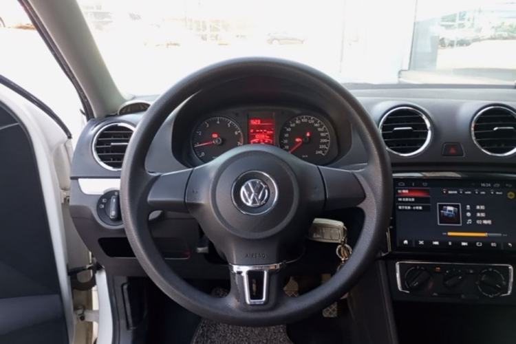 Used Volkswagen Jetta 2015 1.6L Manual Comfort Model Steering Wheel