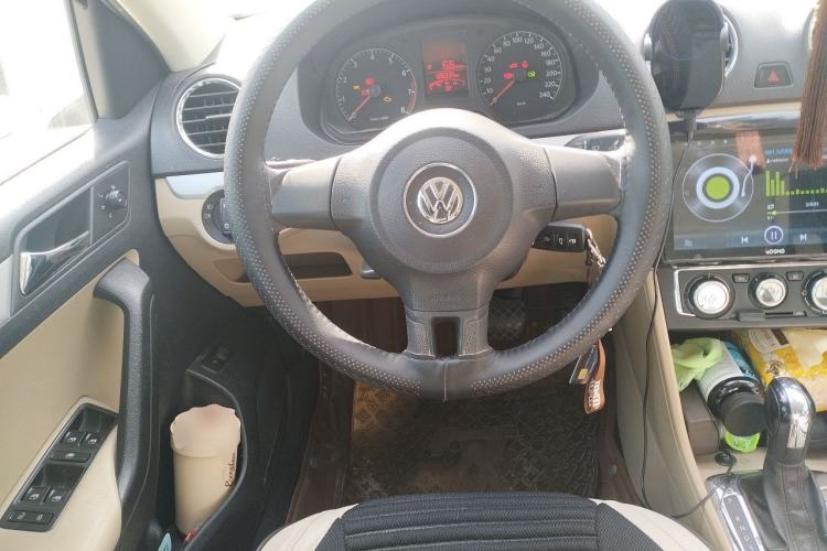 Used Volkswagen Jetta 2015 Value Edition 1.6L Automatic Comfort Version Steering Wheel