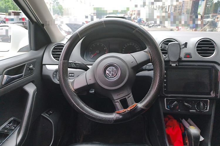 Used Volkswagen Jetta 2015 Value Edition 1.6L Automatic Comfort Version Steering Wheel
