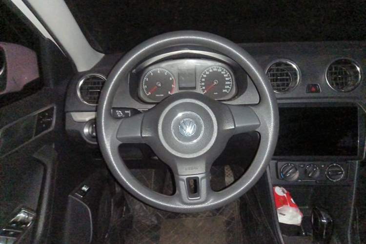Used Volkswagen Jetta 2015 Value Edition 1.6L Automatic Fashion Version Steering Wheel