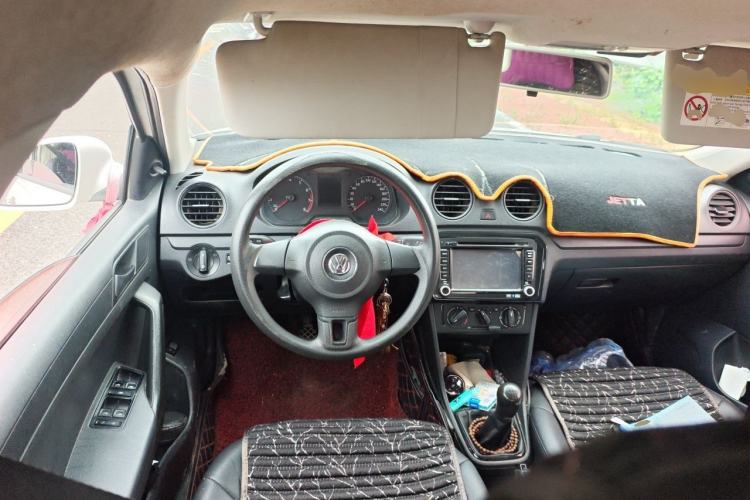 Used Volkswagen Jetta 2015 1.4L Manual Fashion Model Steering Wheel