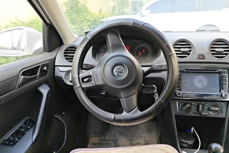 Used Volkswagen Jetta 2015 Value Edition 1.6L Manual Fashionable Style Steering Wheel