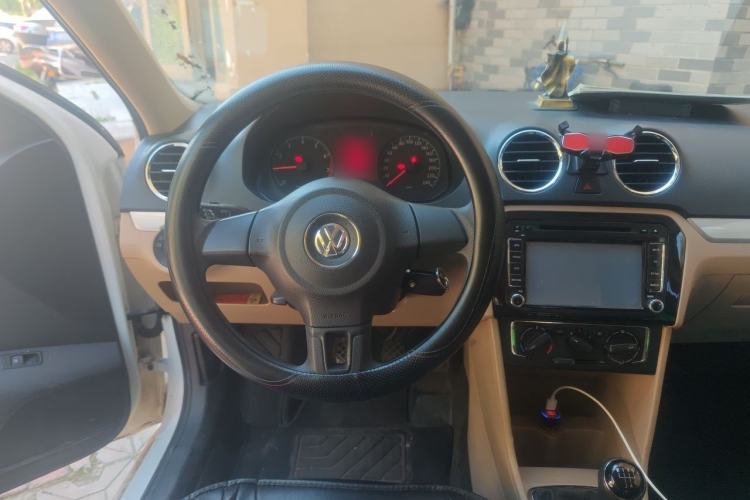 Used Volkswagen Jetta 2015 1.6L Manual Comfort Model Steering Wheel