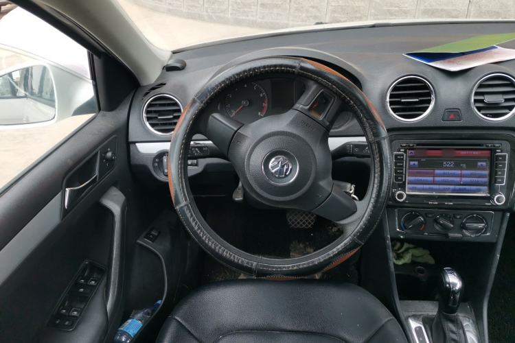 Used Volkswagen Jetta 2015 Value Edition 1.6L Automatic Comfort Version Steering Wheel