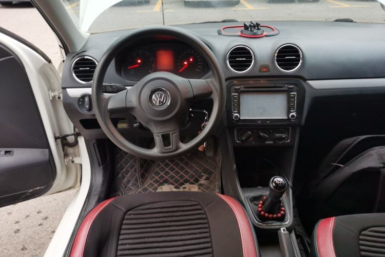 Used Volkswagen Jetta 2015 Zhuihui Edition 1.6L Manual Comfort Model Steering Wheel