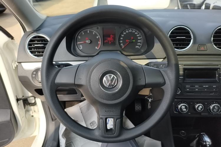 Used Volkswagen Jetta 2015 Value Edition 1.6L Automatic Comfort Version Steering Wheel