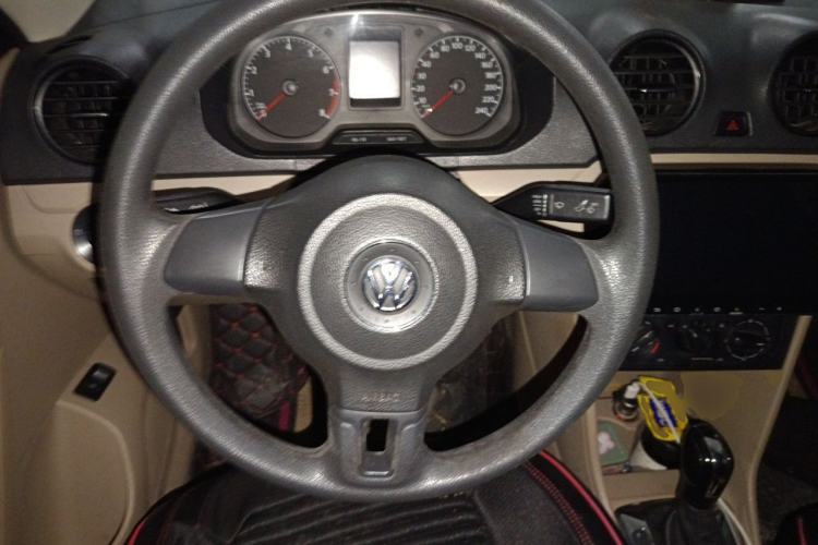 Used Volkswagen Jetta 2015 Value Edition 1.6L Automatic Fashion Version Steering Wheel